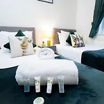 Brookvale Apartment - Free Parking