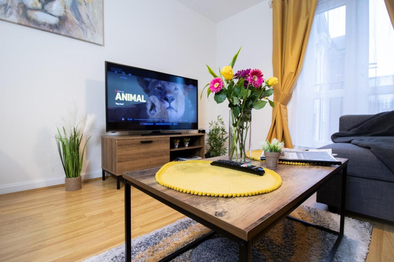Brookvale - Free Parking Apartment *
